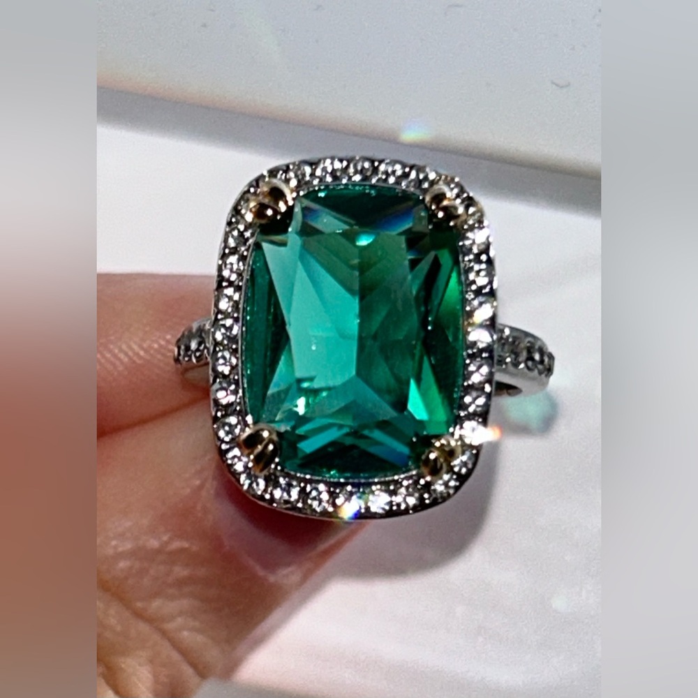 Size 8 - Beautiful Teal Green Cocktail Ring, Large Center Stone - Picture 14 of 17